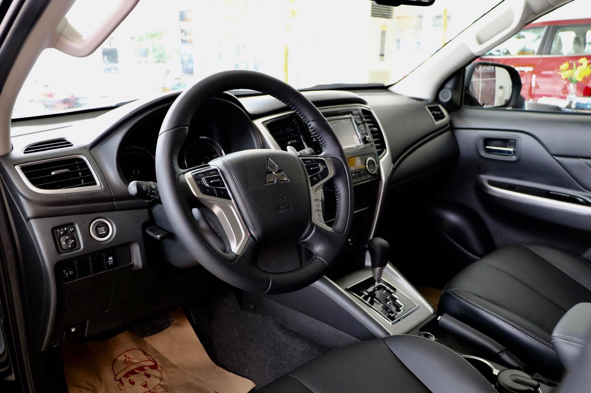 Hàng ghế trước xe Mitsubishi Triton 2019