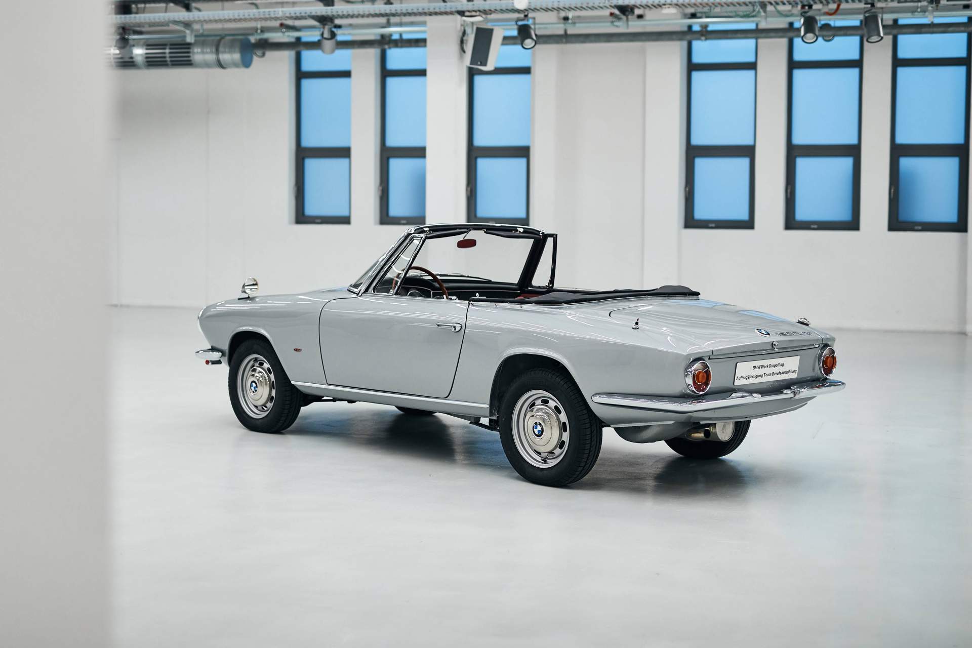 Thiết kế đuôi xe BMW 1600 GT mui trần