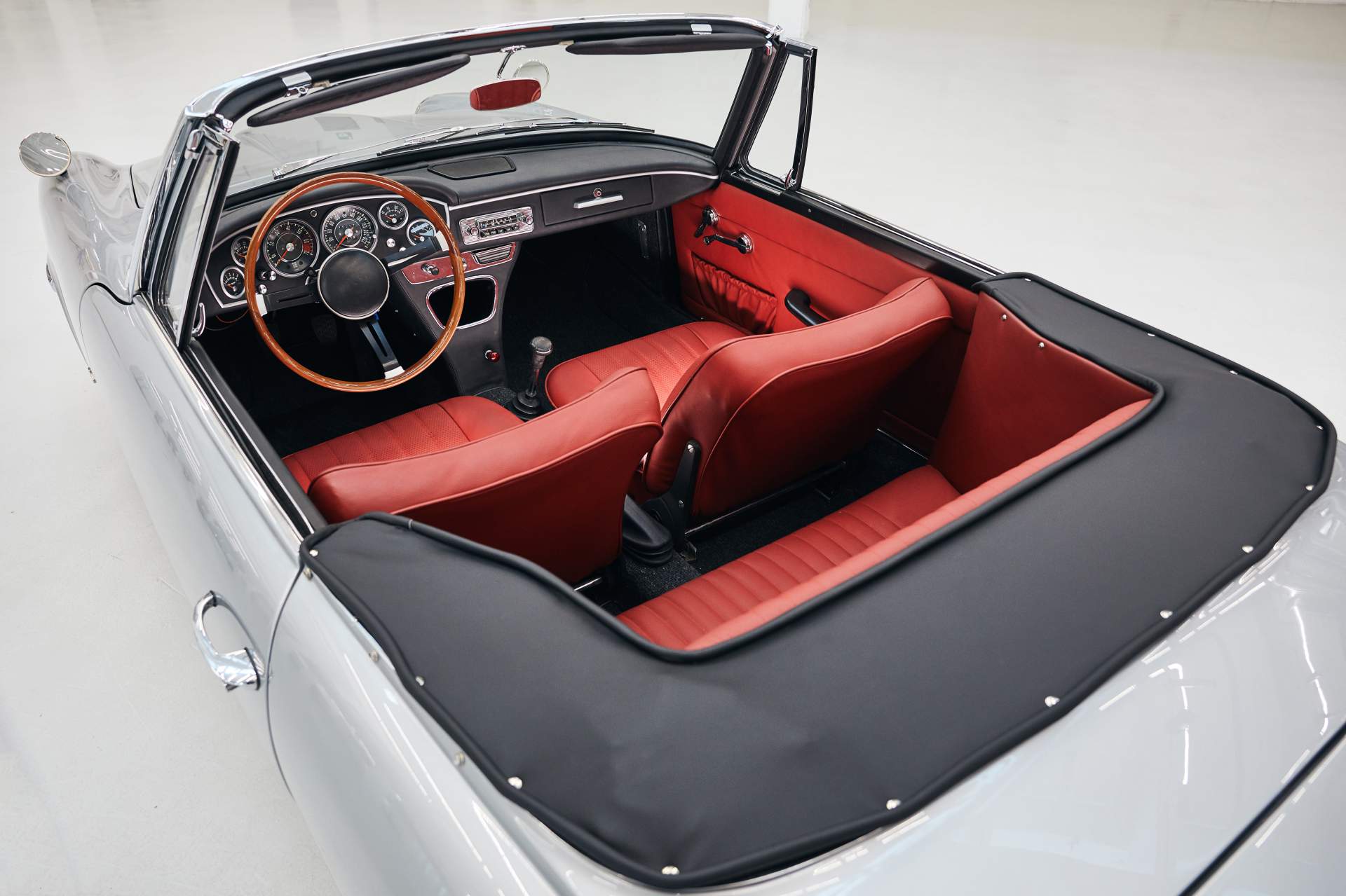 Thiết kế nội thất xe BMW 1600 GT mui trần