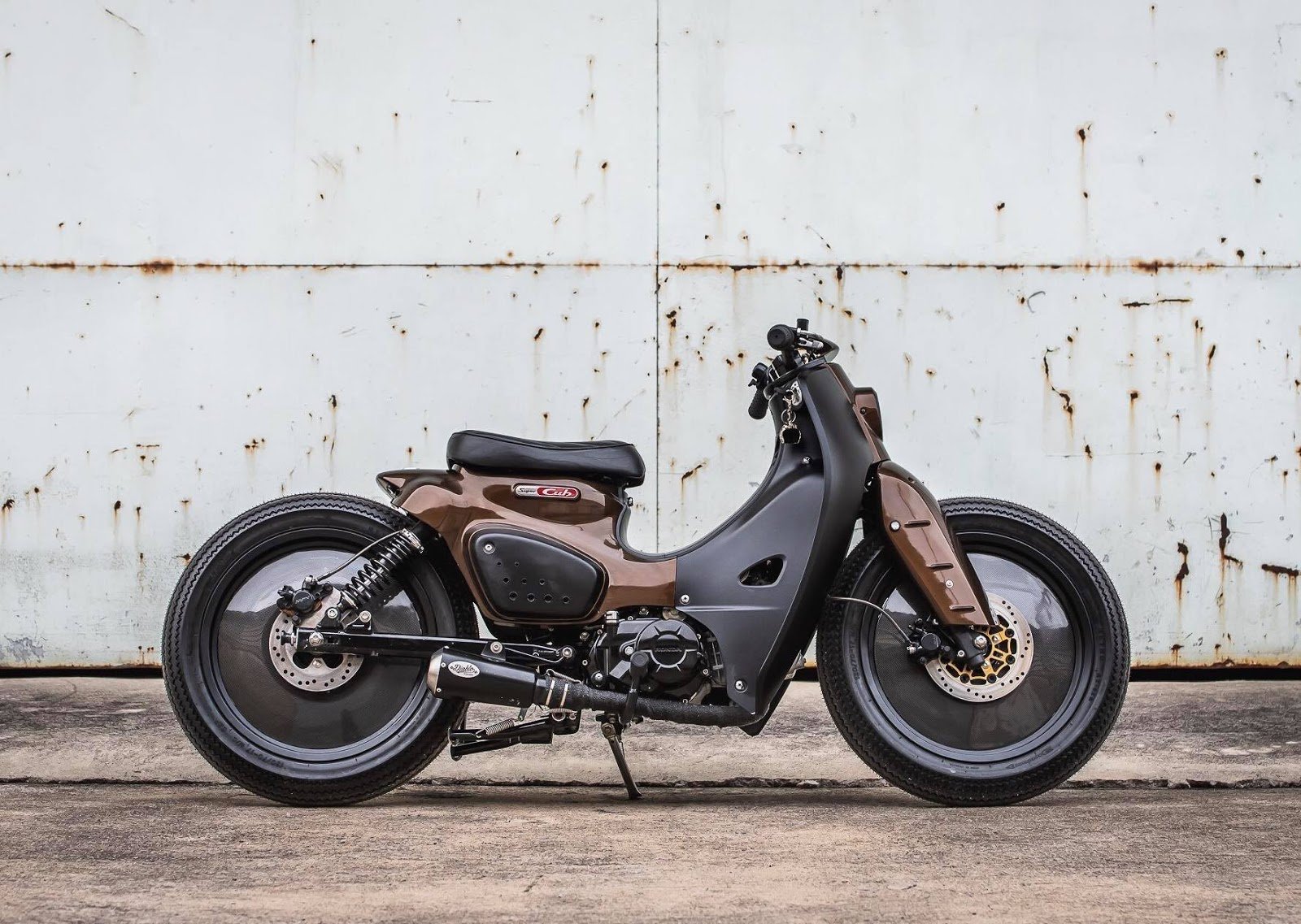 Thiết kế bên hông xe Honda Super Cub 110