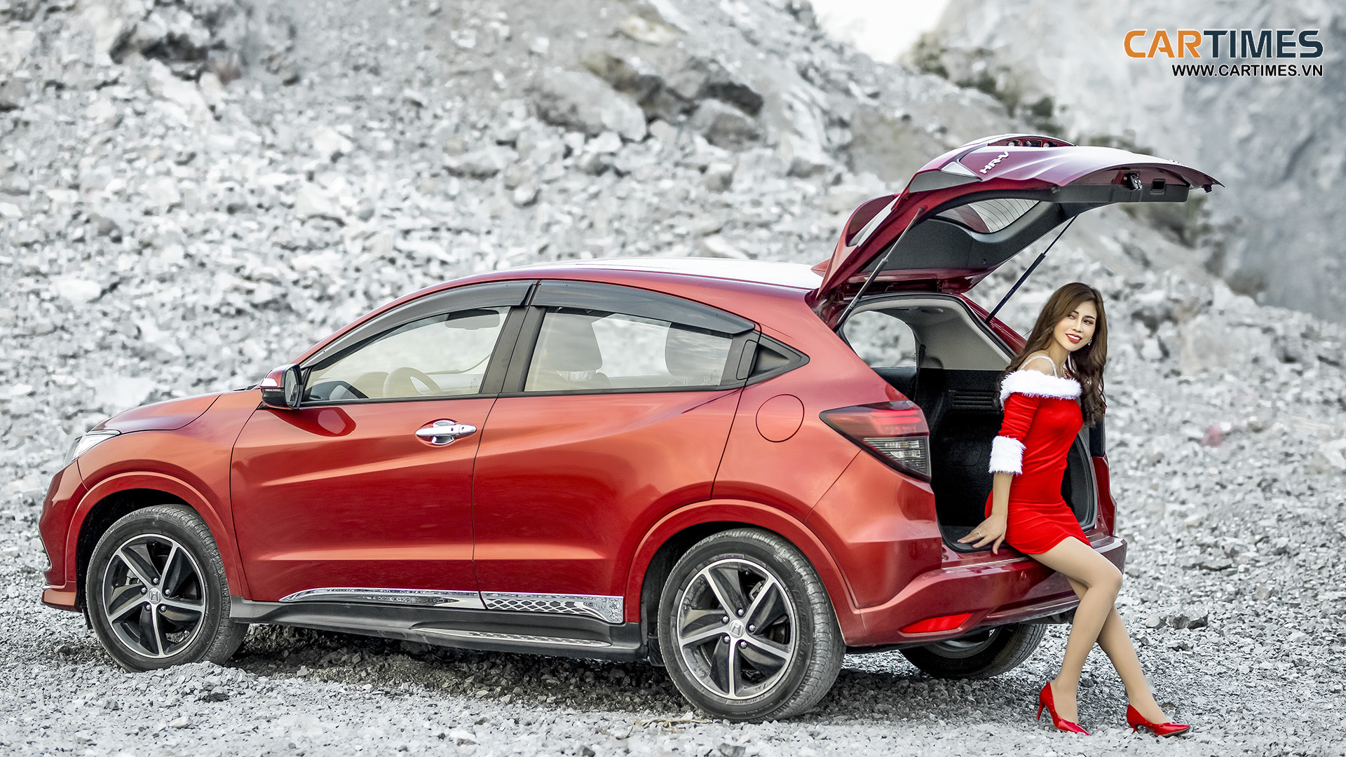 Ngừời đẹp Hà My và xe Honda HR-V