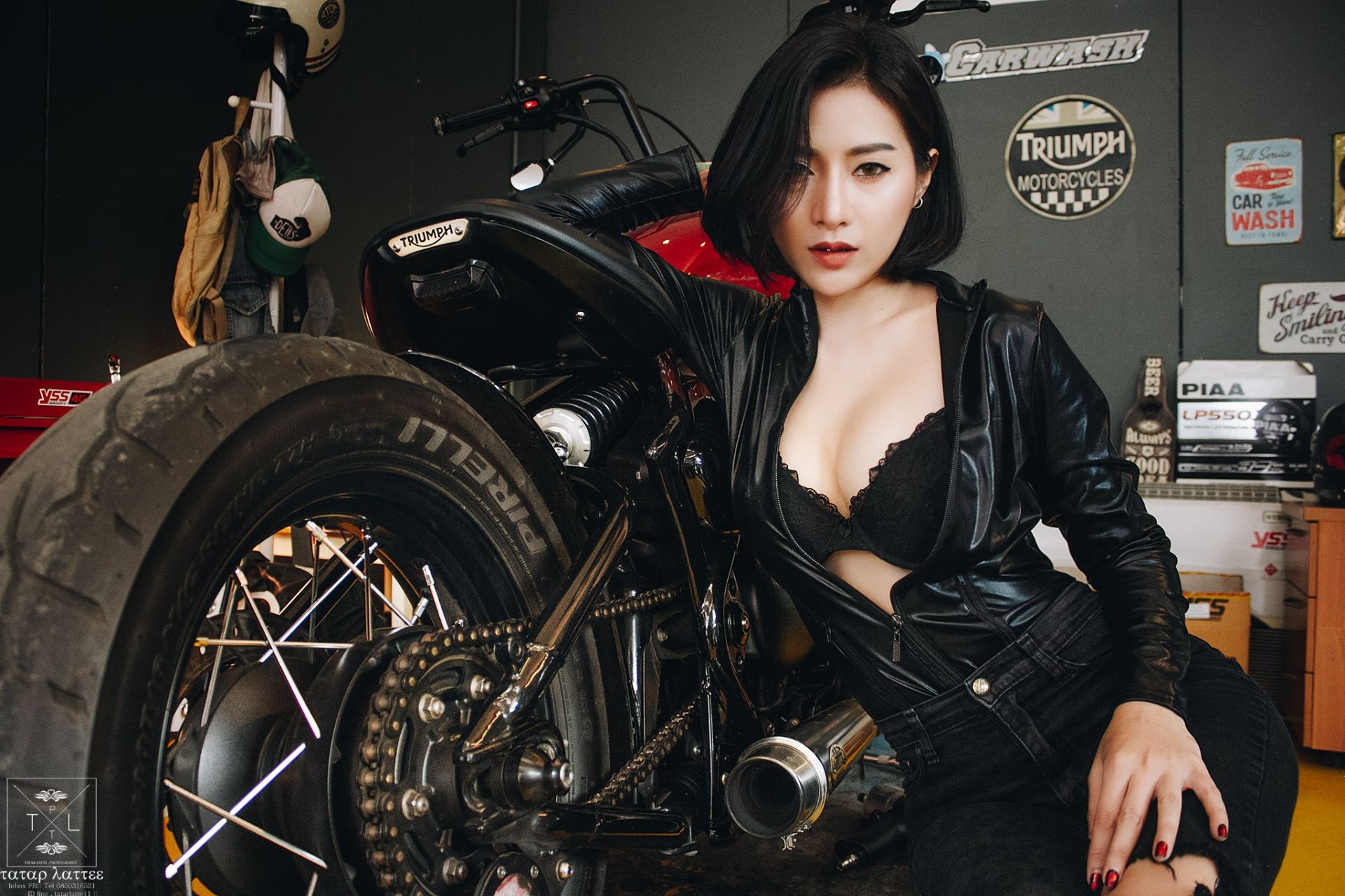 Người đẹp và xe mô tô phân khối lớn