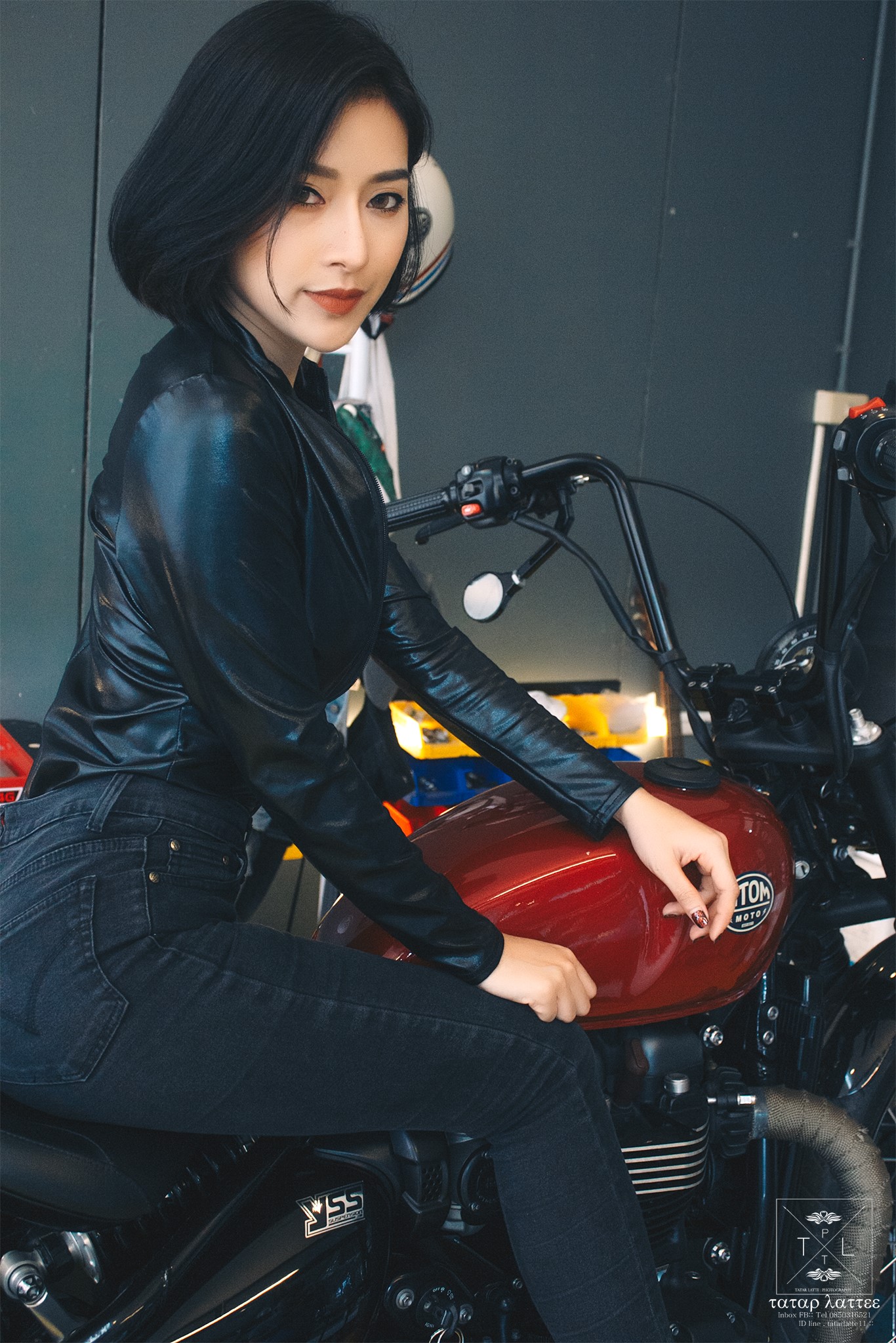 Người đẹp và xe mô tô