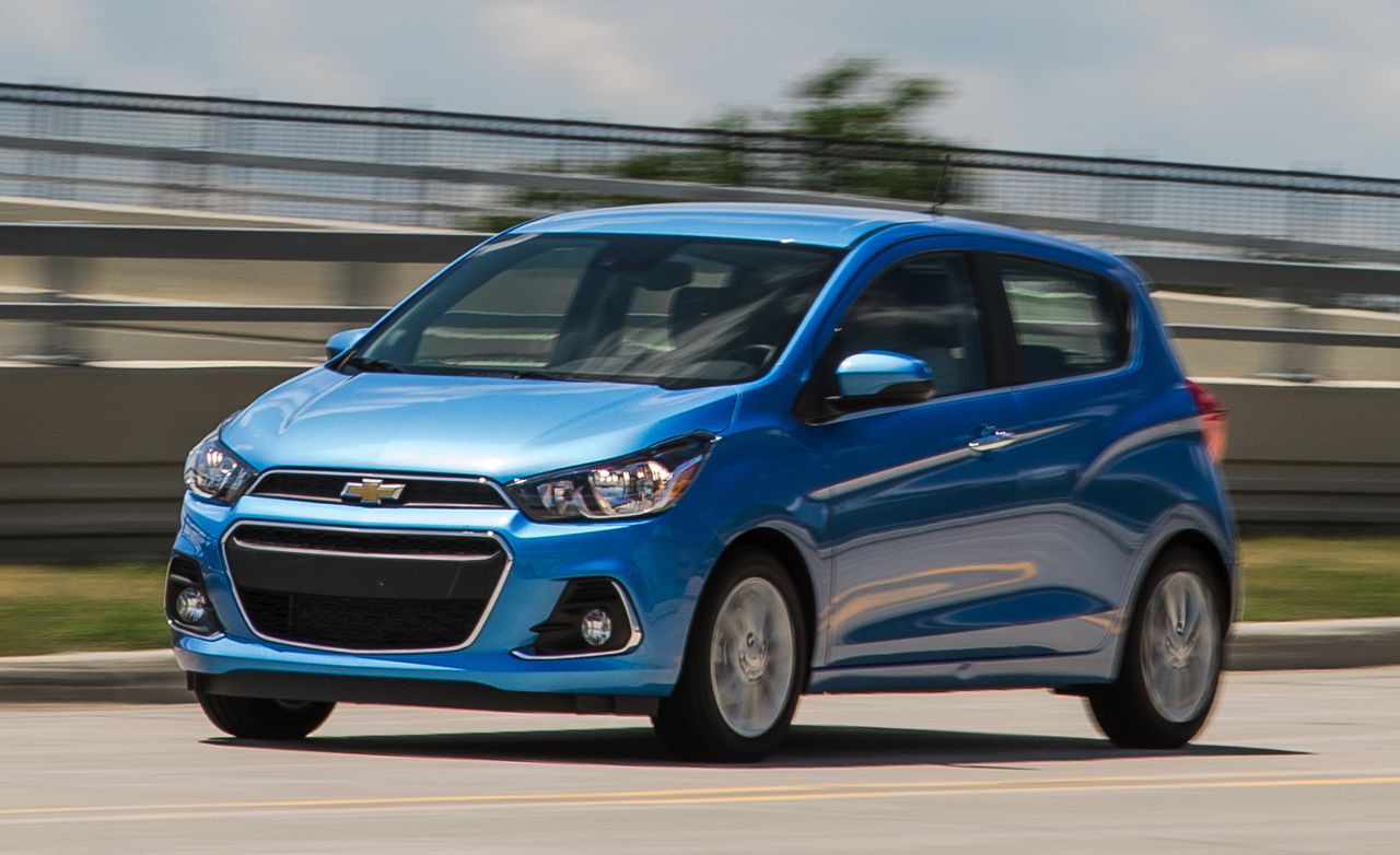 Xe Chevrolet Spark có doanh số mặc dù giá thấp nhất thị trường ô tô Việt Nam