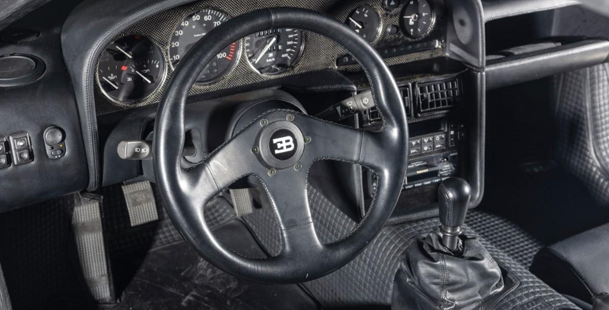 Thiết kế vô lăng của xe Bugatti EB110 Super Sport