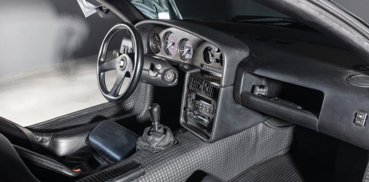 Thiết kế cabin xe Bugatti EB110 Super Sport