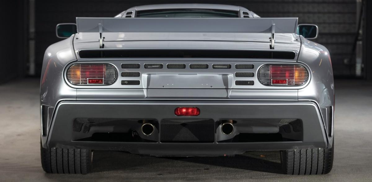 Thiết kế đuôi xe Bugatti EB110 Super Sport