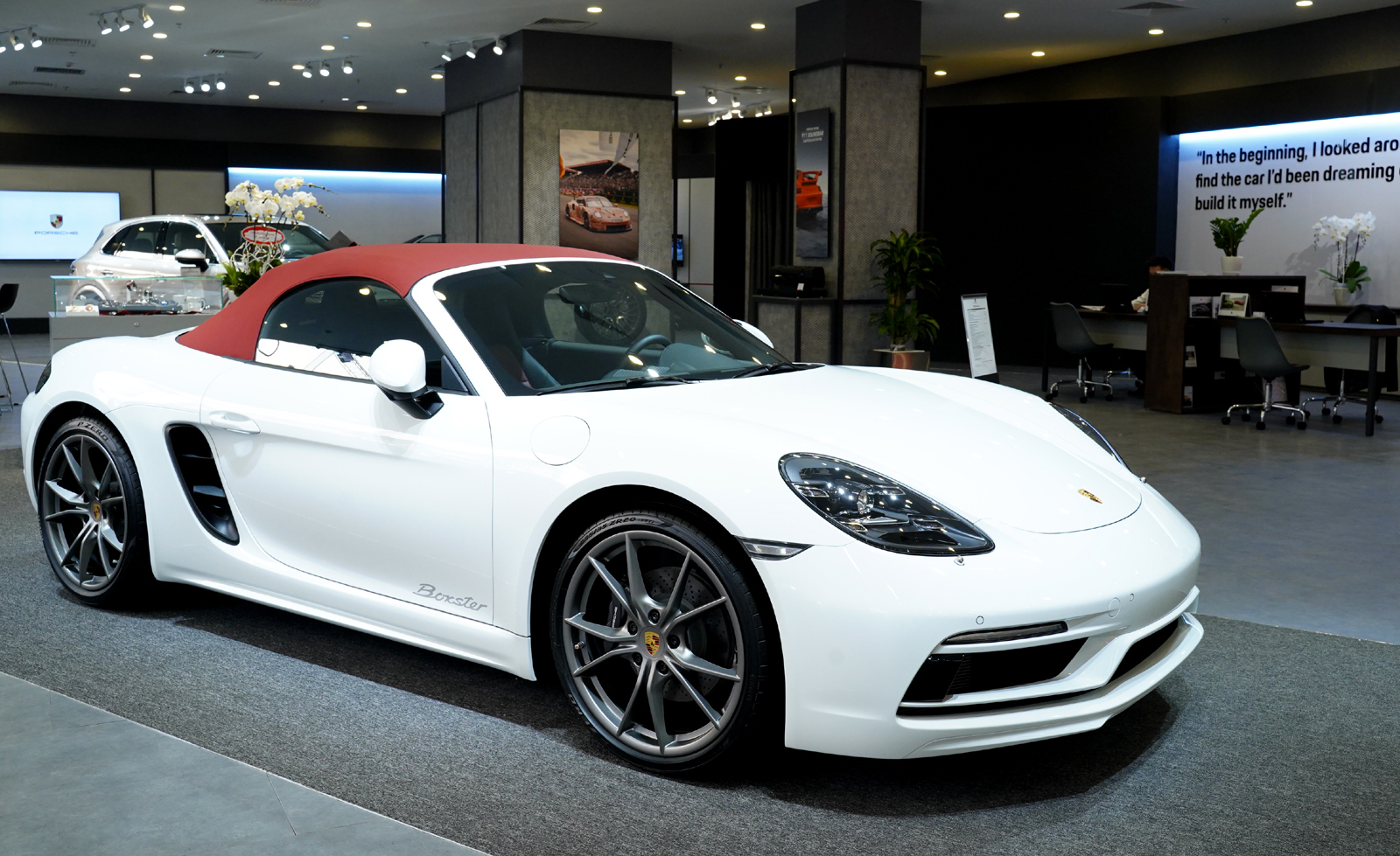 Nhiều mẫu xe mới của Porsche được trưng bày lần đầu tại Hà Nội
