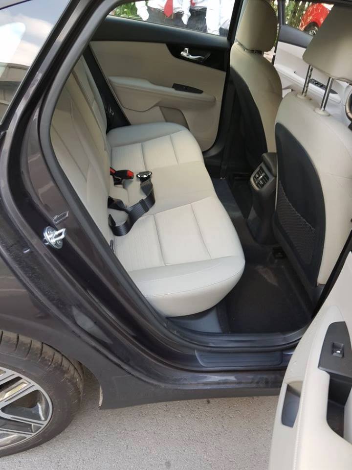Hàng ghế thứ 2 trên Kia Cerato 2019