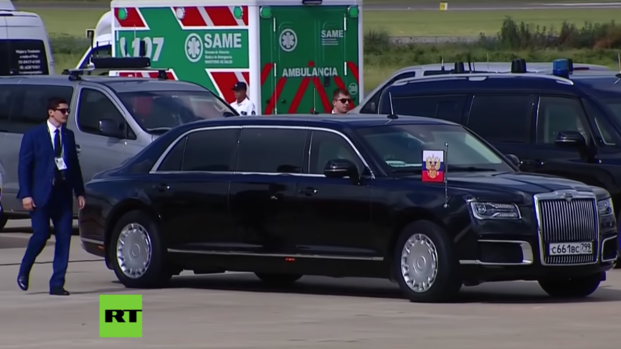 Chiếc limousine Aurus được di chuyển tới Buenos Aires trước khi Tổng thống Nga tới Argentina