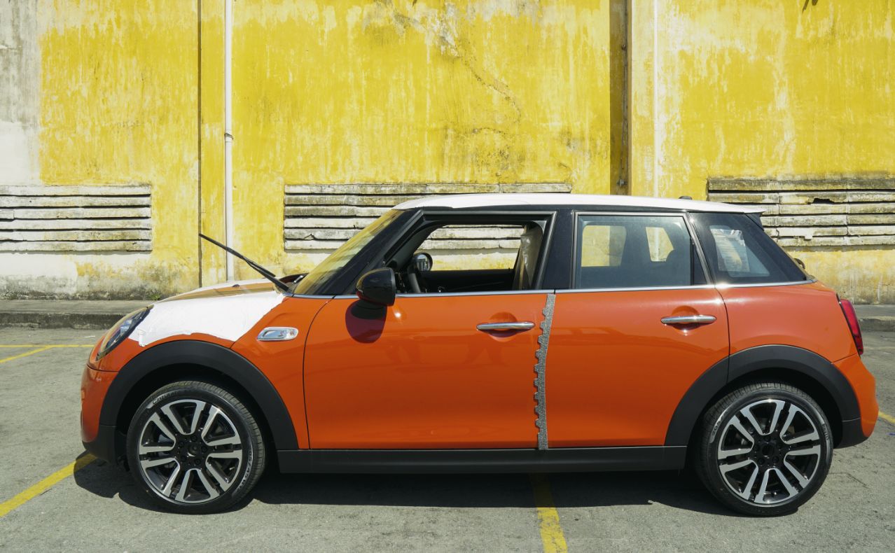 Hình ảnh xe MINI màu Cam Solaris hoàn toàn mới.