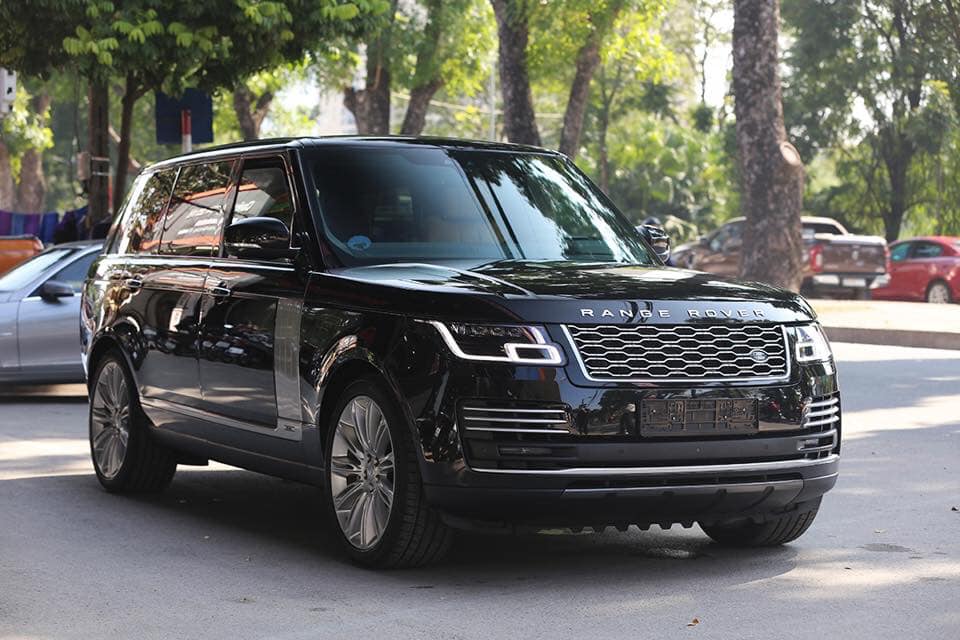 Đây là mẫu xe Range Rover Autobiography LWB 2019 thứ 3 về Việt Nam có trang bị la zăng 22 inch
