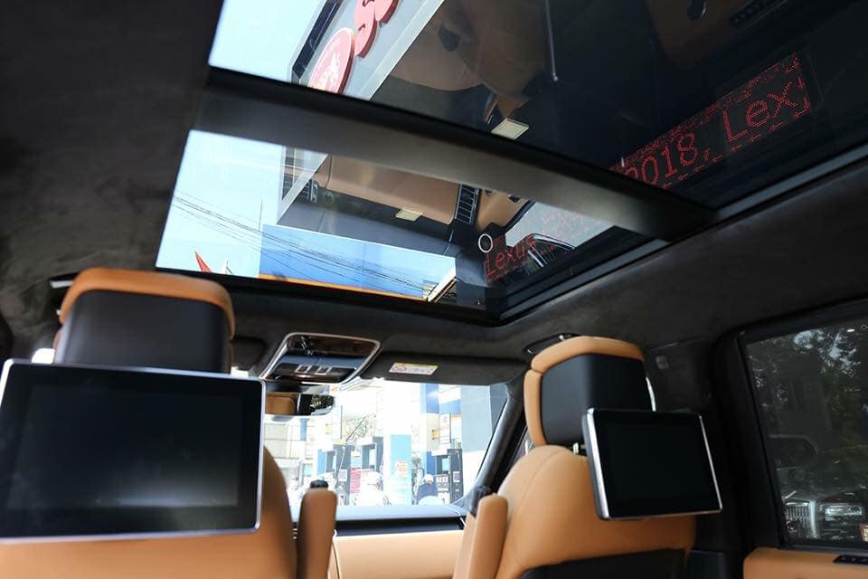 Thiết kế cửa sổ trời toàn cảnh của xe Range Rover Autobiography LWB 2019