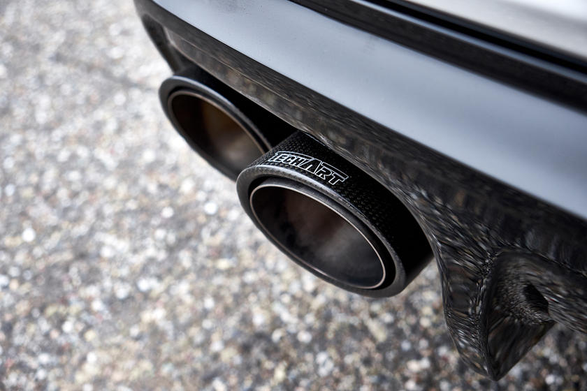 Xe Porsche Panamera Turbo S E-Hybrid Grand GT được trang bị ống xả kép làm từ titan và bọc carbon