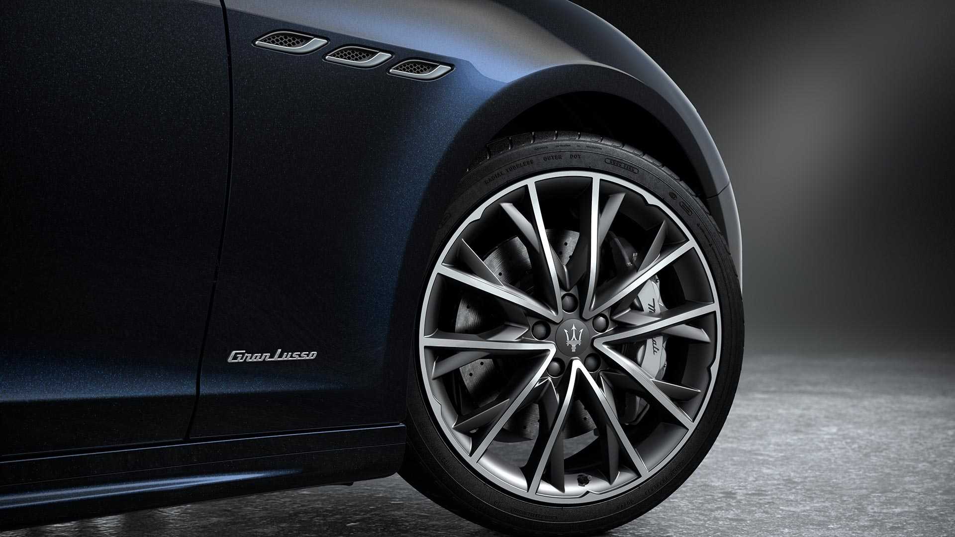 Gói trang bị đi kèm la zăng 20 inch và kẹp phanh màu bạc