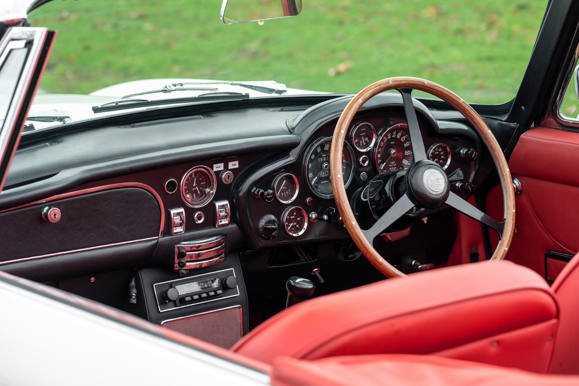 xe Aston Martin DB7 