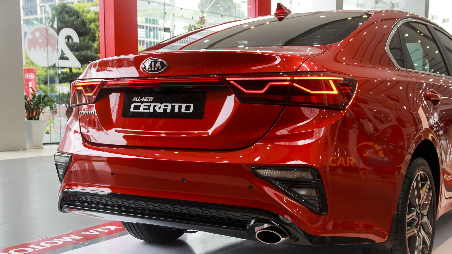 Giữa đuôi xe Kia Cerato 2019 trang bị 1 thanh phản quang
