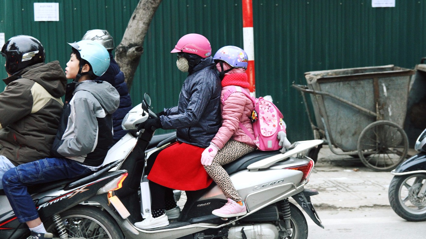 Tay phanh xe máy bị cứng