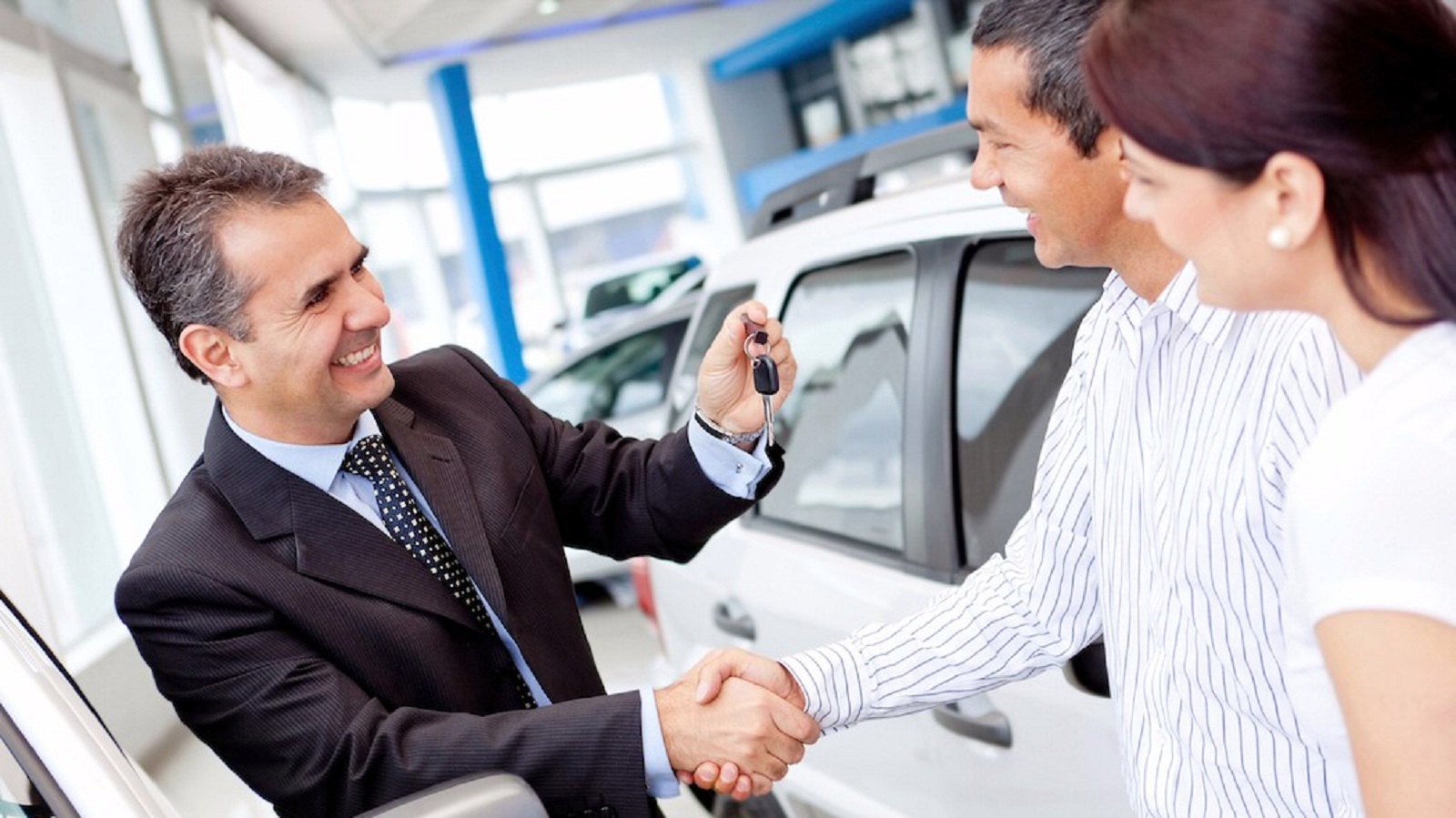 Làm thủ tục đăng kiểm xe và đổi số lưu hành cho xe ô tô cũ