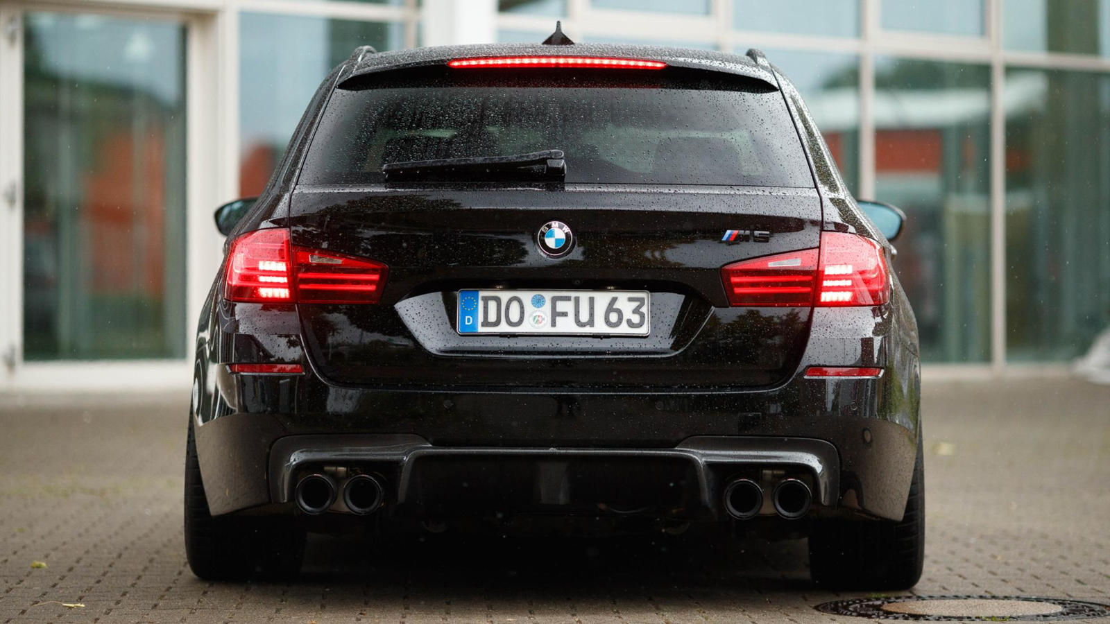 Thiết kế đuôi xe BMW M5 R Touring 