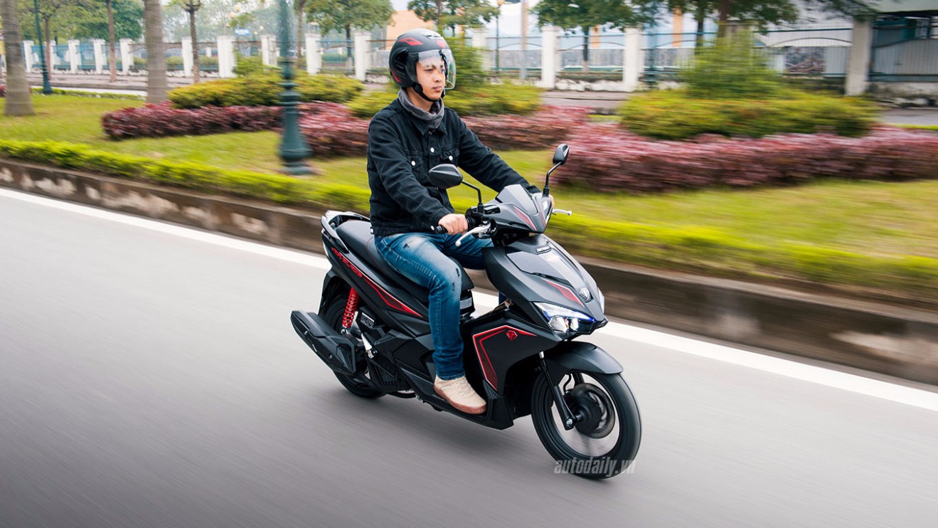 Lực phanh giữa bánh trước và sau phải cân bằng nhau