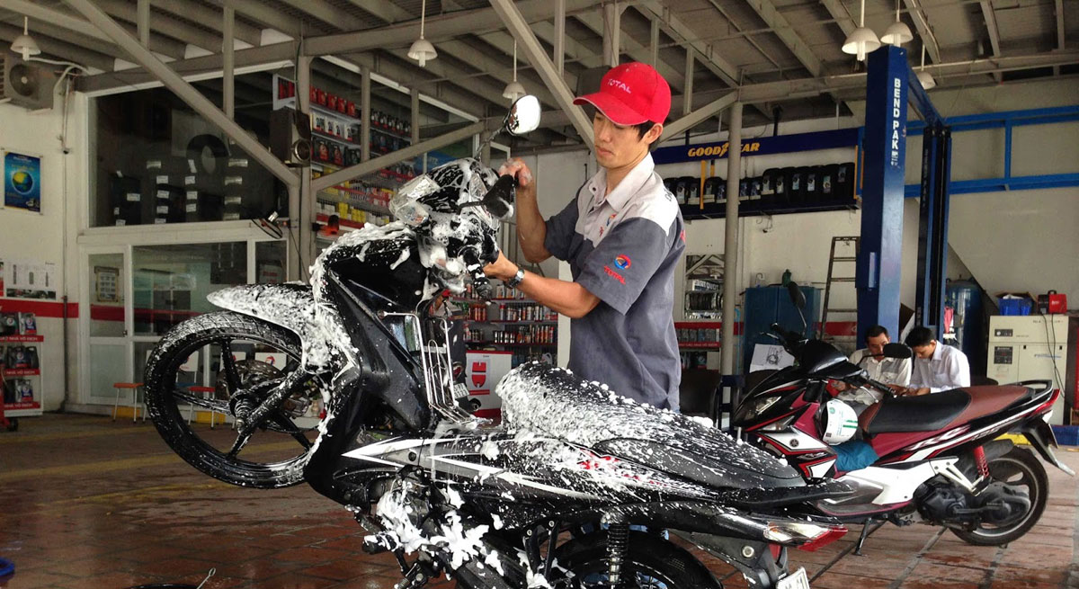 Sau khi rửa xe cần xì khô mọi chi tiết