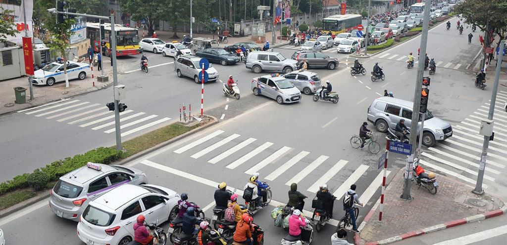 Giảm tốc độ khi đi qua giao lộ