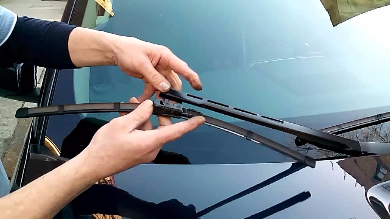 Thay cần gạt nước mỗi khi mùa hè đến