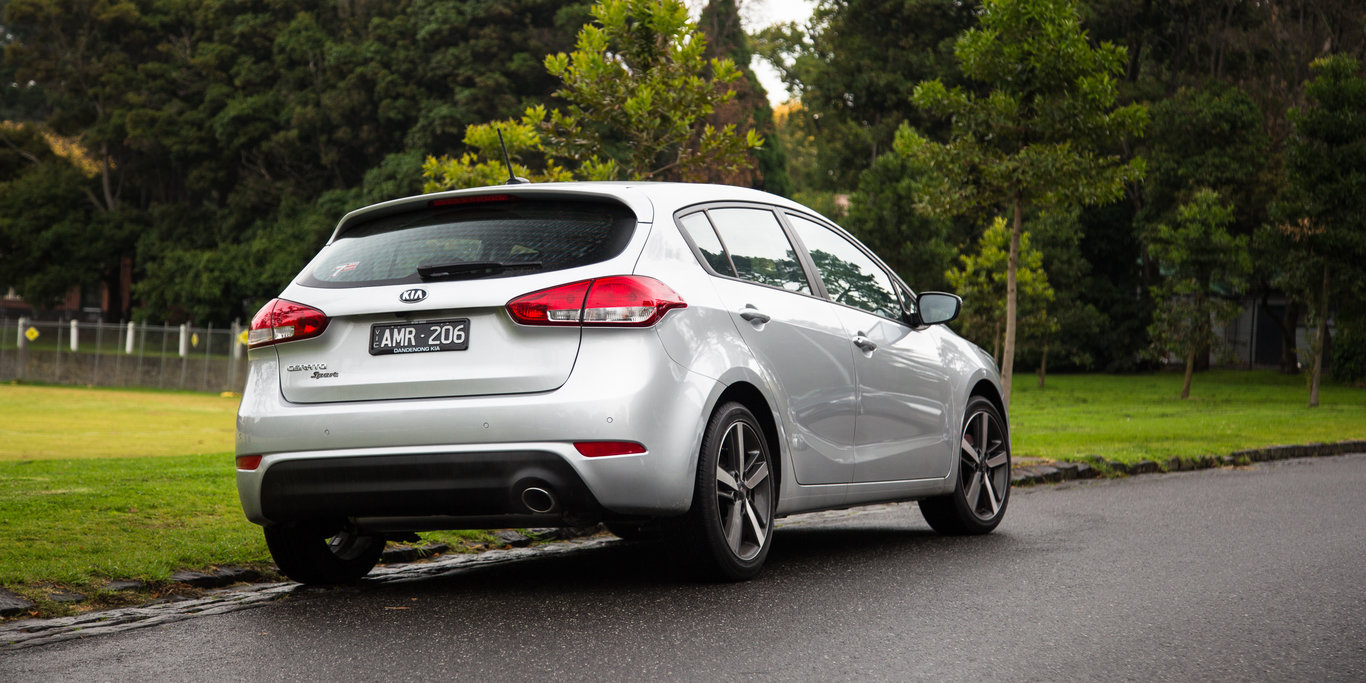 Nét thể thao và hiện đại của Kia Cerato hatchback được nhấn mạnh ở phía sau