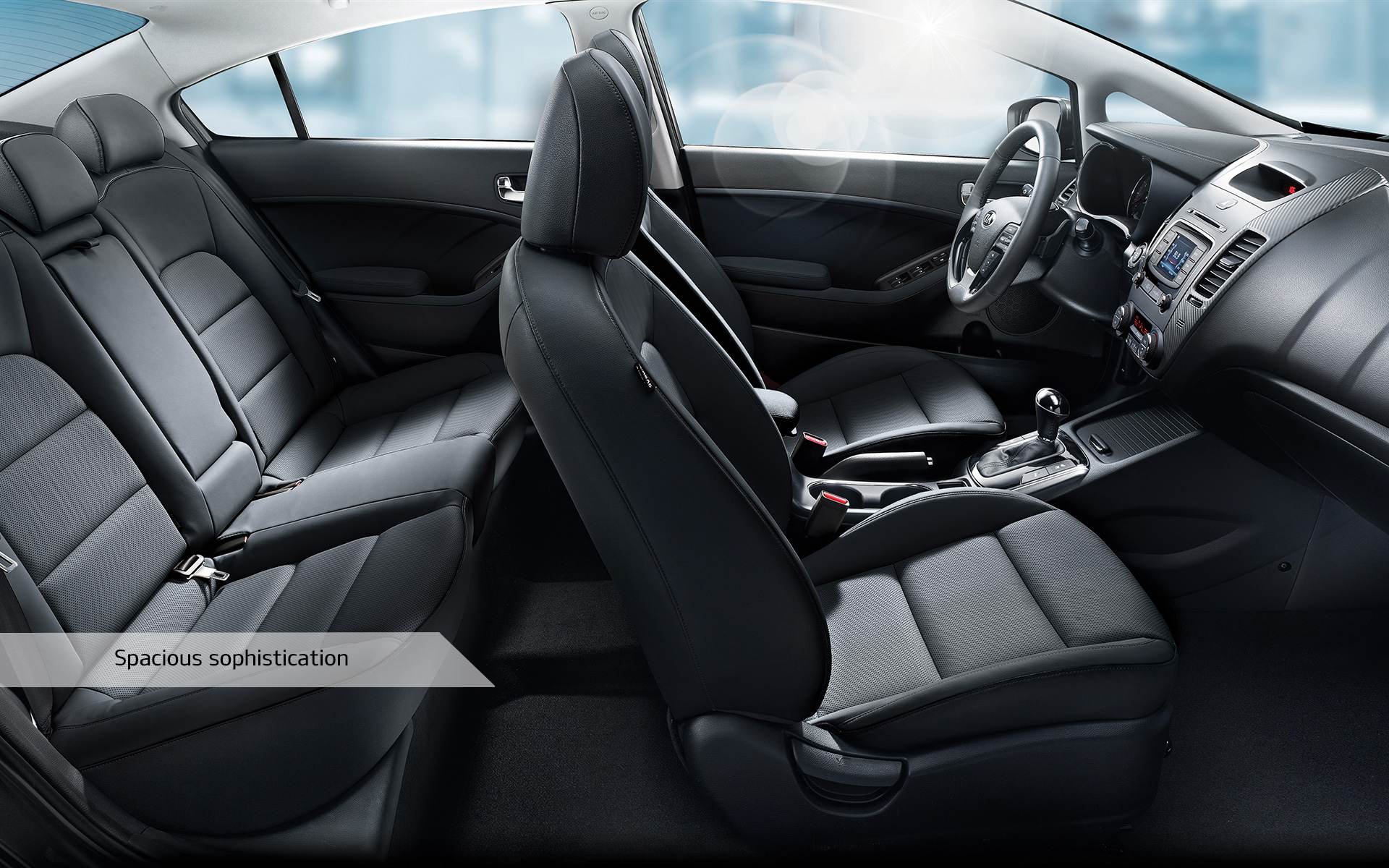 Kia Cerato 2017 hatchback lại được trang bị những tiện nghi khá hiện đại