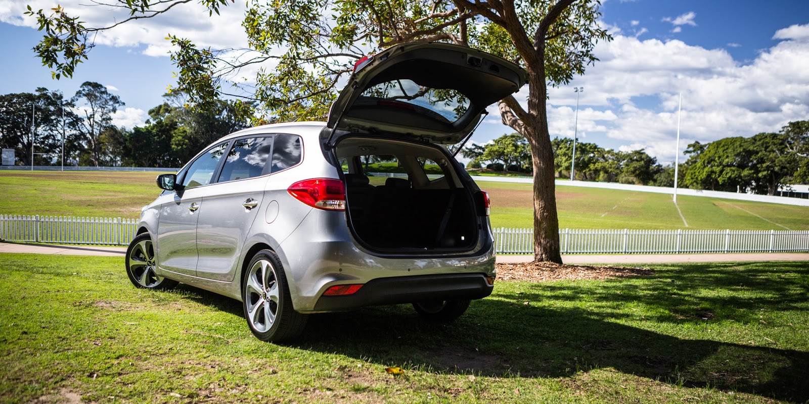 Kia Rondo 2016 là sự lựa chọn đáng cân nhắc