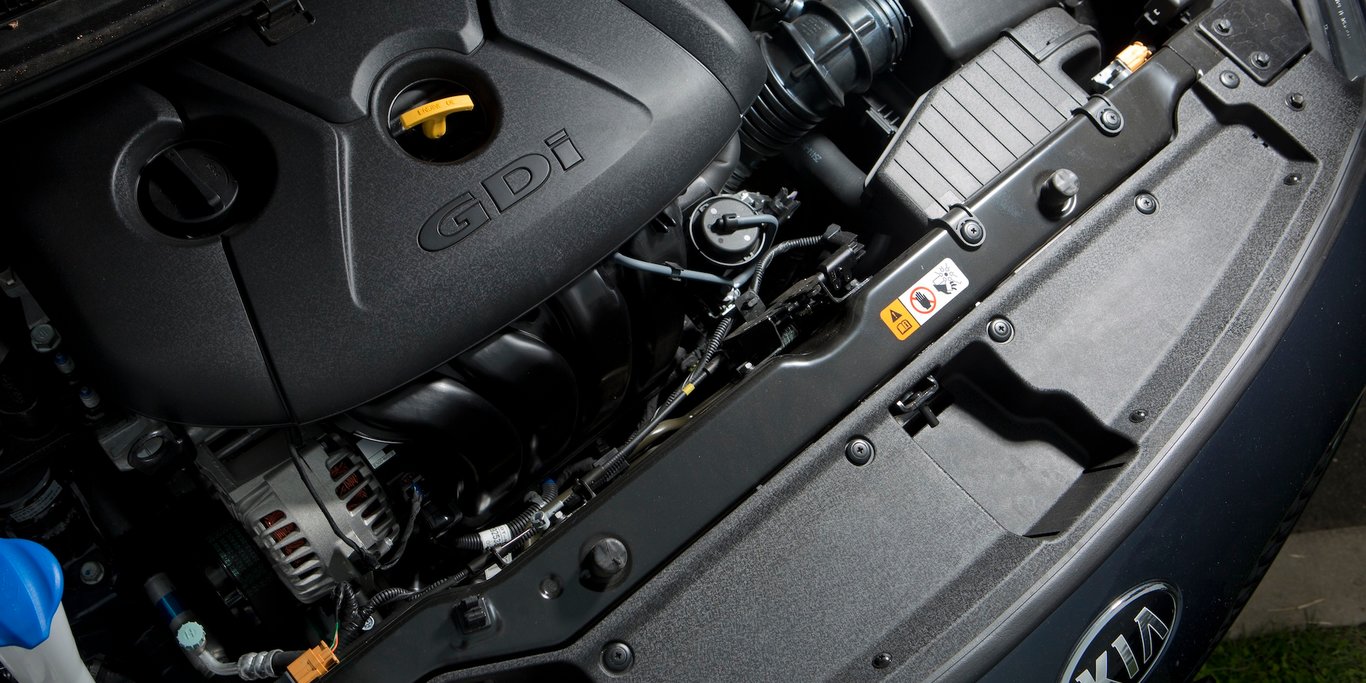 Kia Rondo 2016 mang đến cho khách hàng hai sự lựa chọn về động cơ