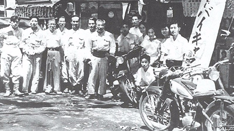 Genichi Kawakami tạo bước ngoặt khi Yamaha từ một công ty sản xuất đàn mở rộng sang lĩnh vực xe máy