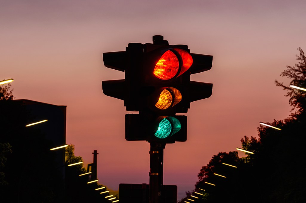 Đèn tín hiệu thường hoạt động cả ngày