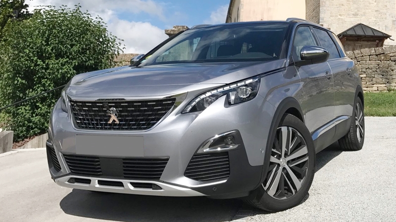 Peugeot 5008 sở hữu thiết kế đậm chất thể thao