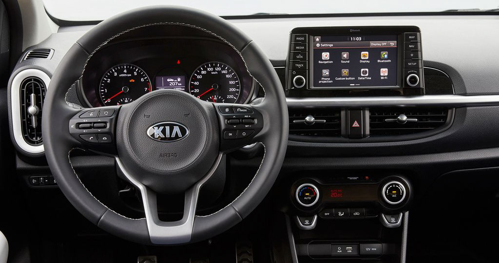 bảng táp lô của Kia Morning Si 2017 được trang bị những tính năng không hề thua kém các đàn anh
