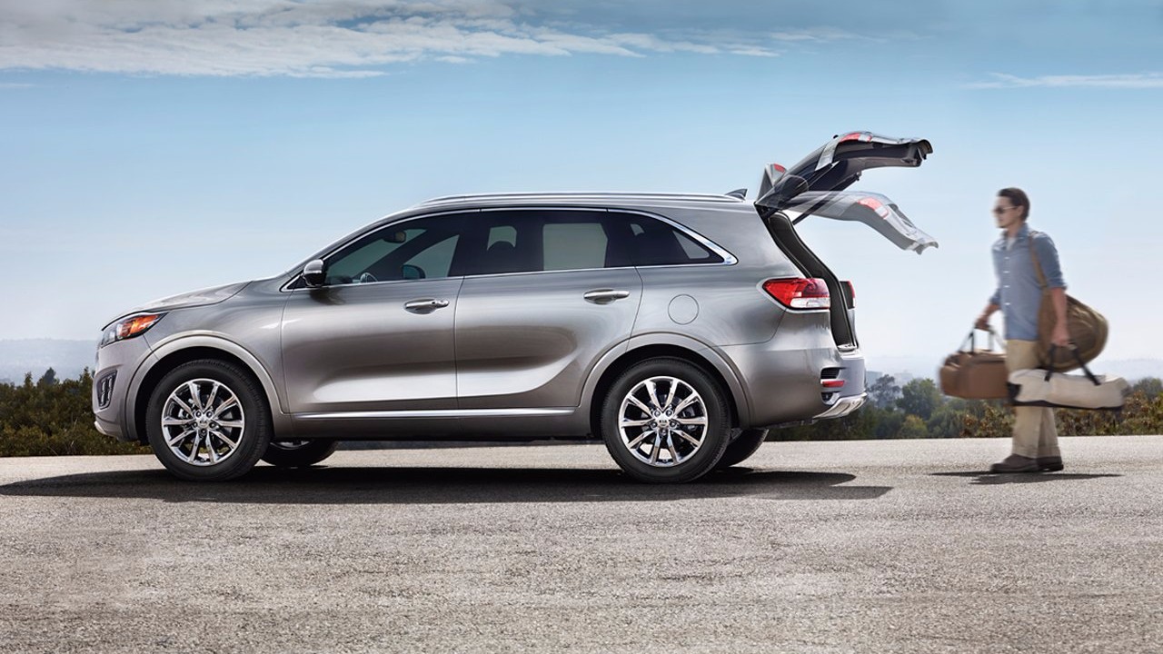 Cốp Kia Sorento 2018 sẽ tự động mở ra khi bạn chỉ cần đứng gần và sở hữu khóa thông minh