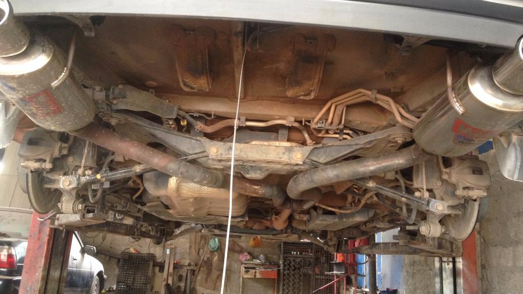 Rỉ sét trên xe sẽ khiến việc sửa chữa xe ô tô thêm khó khăn
