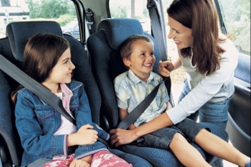 Thắt dây an toàn là điều không thể quên đối với mỗi người khi ngồi trên xe ô tô