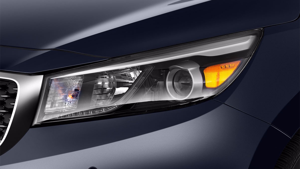 Kia Sedona 2016 trang bị đèn HID dạng thấu kính kết hợp dải đèn LED ban ngày