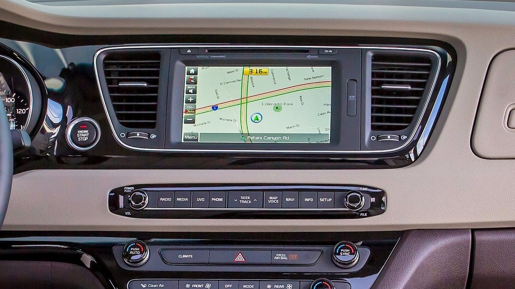 Kia Sedona 2016 sử dụng hệ thống giải trí cao cấp