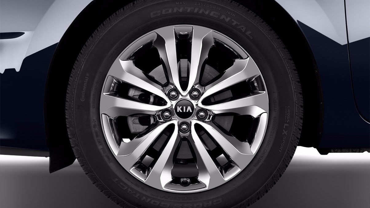 Kia Sedona 2016 sở hữu bộ mâm đúc đa chấu làm từ hợp kim nhôm với kích thước 18 inch