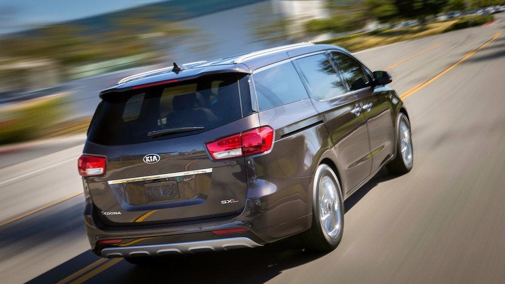 Kích cỡ “to xác” của Sedona không phải là trở ngại khi di chuyển trong phố