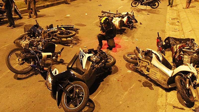 Nên giữ bình tĩnh khi gặp tai nạn xe máy