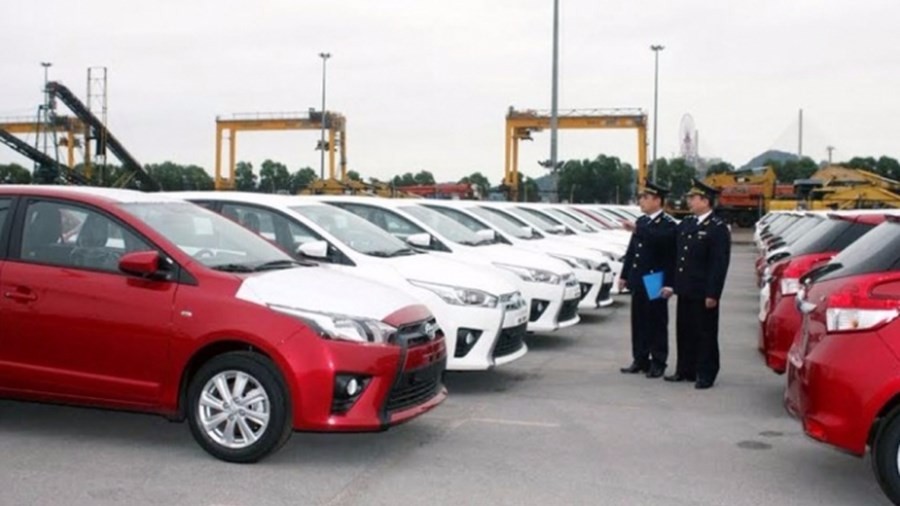 người Việt Nam định cư ở các nước có chung biên giới đất liền được phép hồi thương thì được làm thủ tục nhập khẩu xe ôtô tại cửa khẩu quốc tế đường bộ