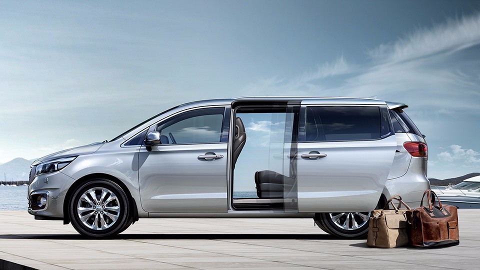 Kia Sedona 2017 nổi bật với sự rộng rãi cùng khả năng vận hành mạnh mẽ