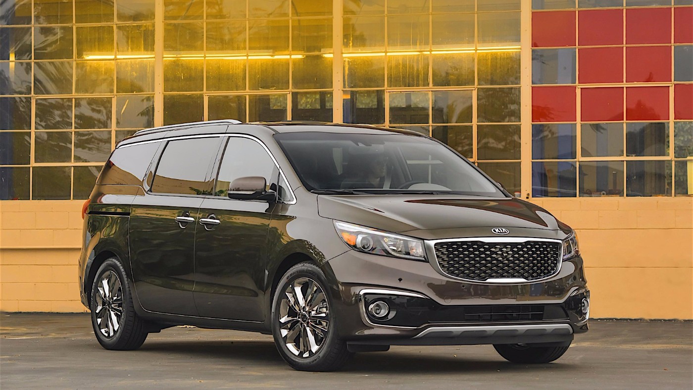 Kia Sedona 2017 sở hữu giá bán thấp hơn nhiều so với các đối thủ trong khi vẫn sở hữu những tính năng cao cấp