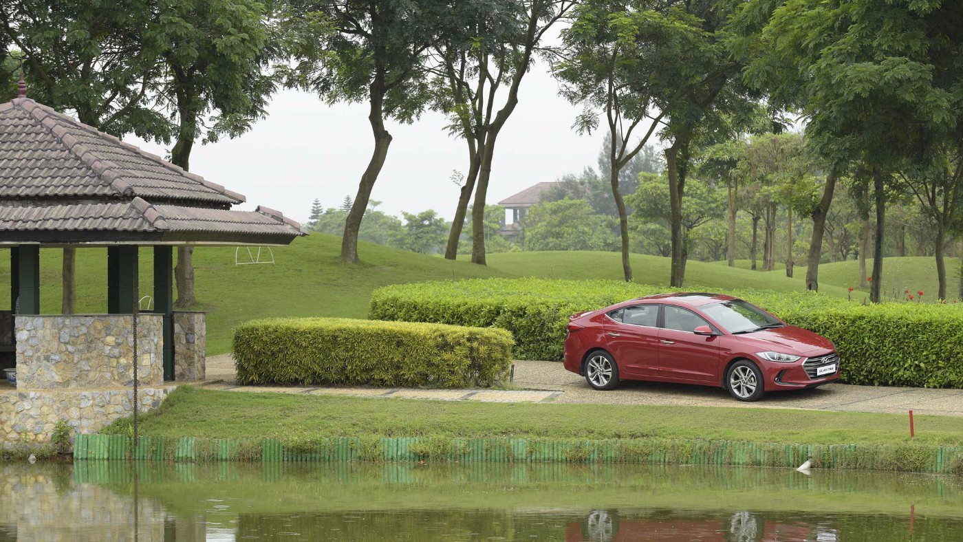 Hyundai Elantra 2018 ngoại hình bắt mắt, trang bị tiện nghi phong phú, hiện đại