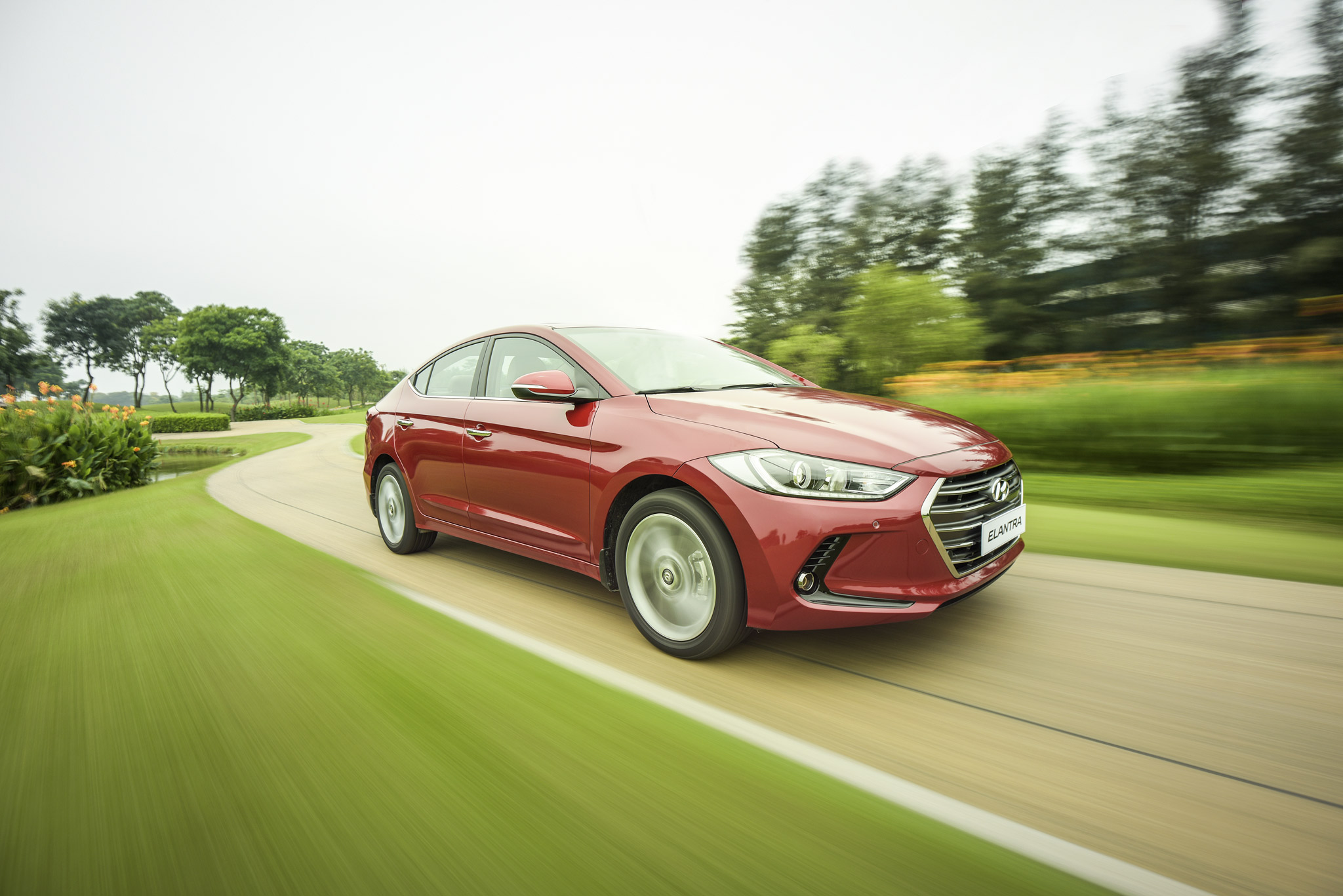 Hyundai Elantra 2018 tay lái trợ lực điện tạo cảm giác hết sức nhẹ nhàng