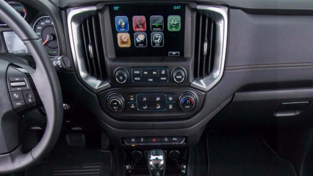 Với hệ thống giải trí thế hệ mới nhất của Chevrolet Mylink cho phép người điều khiển có thể thoải mái kết nối với smart phone của bạn
